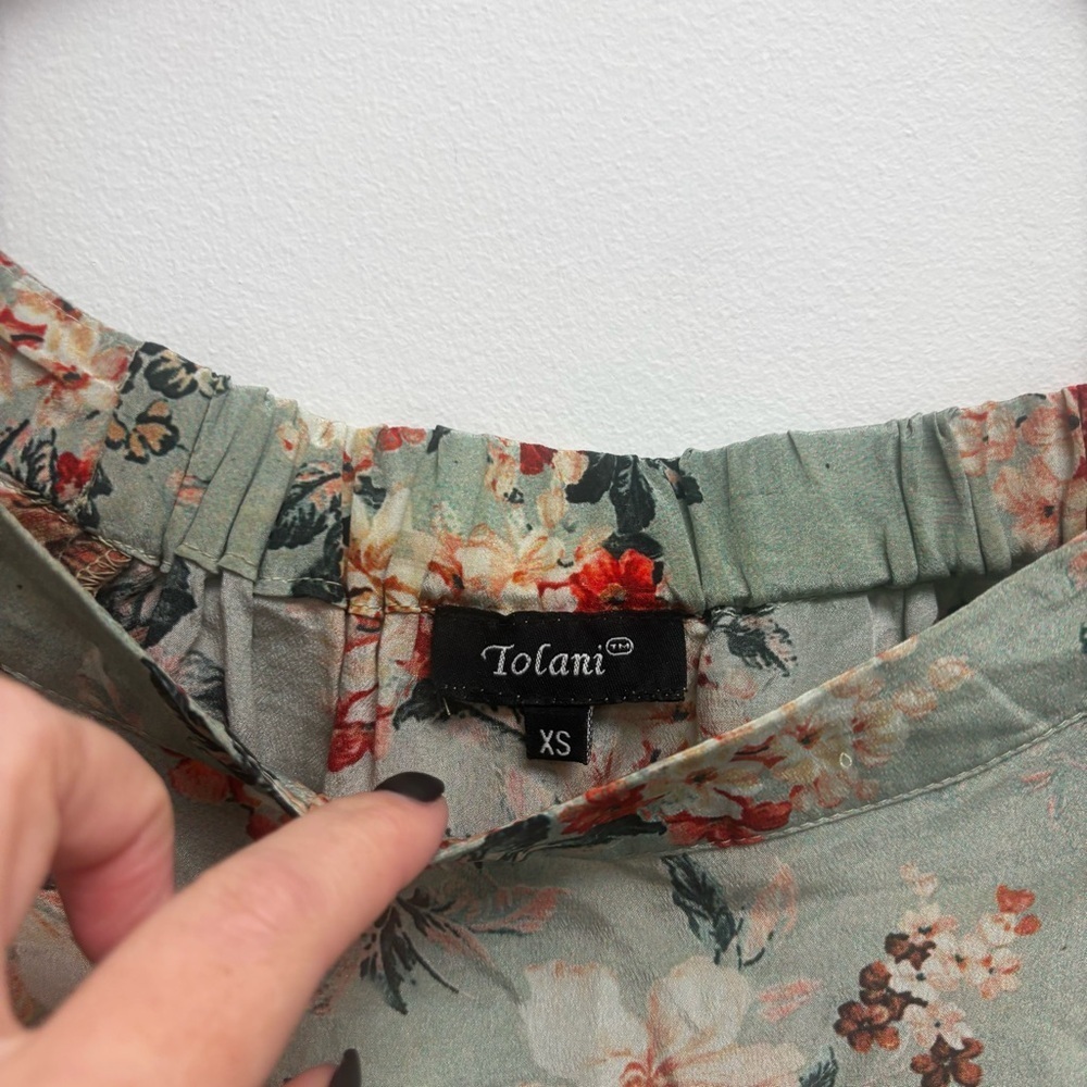 Tolani Floral Silk Off Shoulder Blouse - Picture 7 of 10